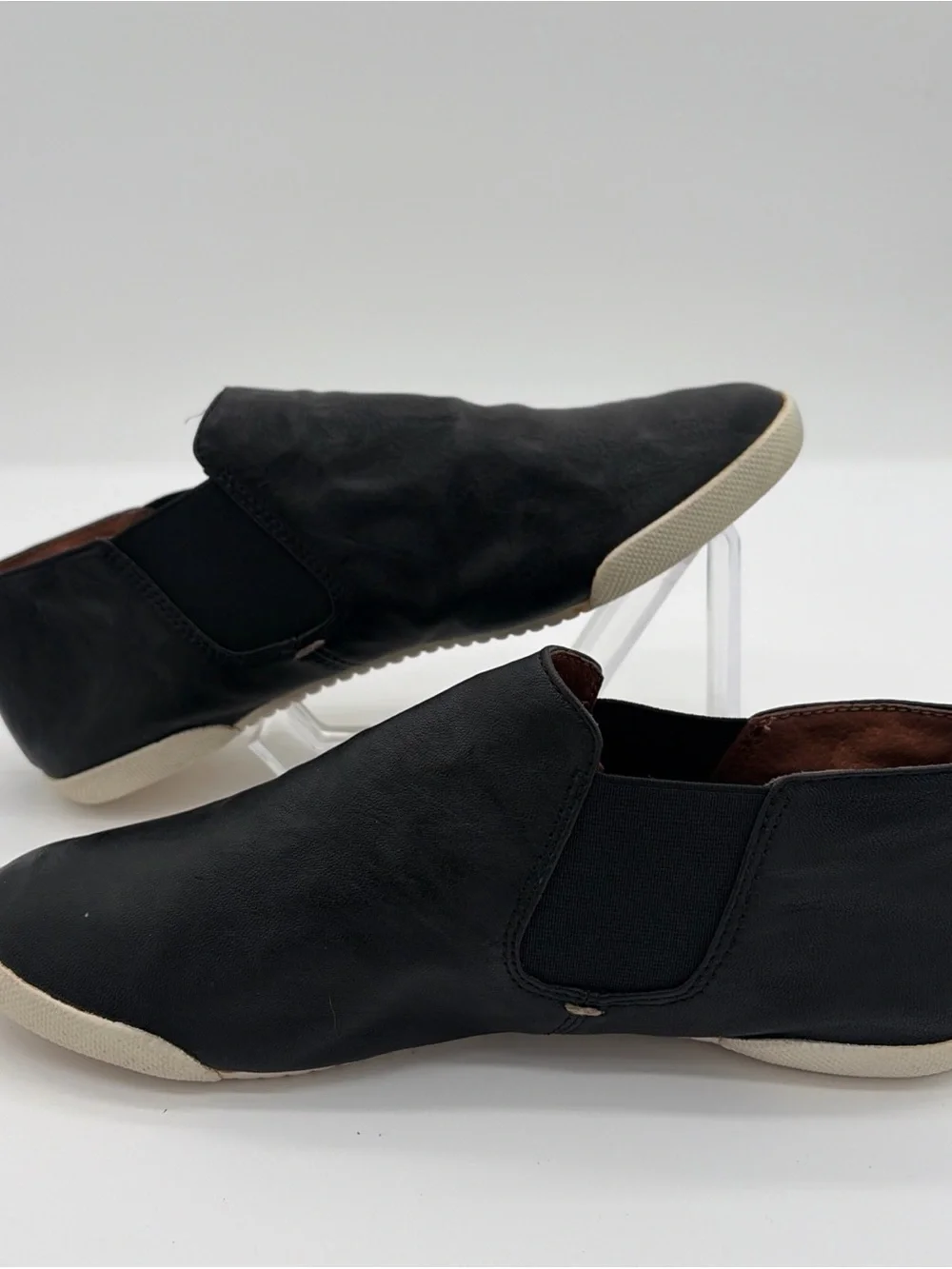 FRYE Leather Melanie Chelsea Booties Black Travel  Size 7.5